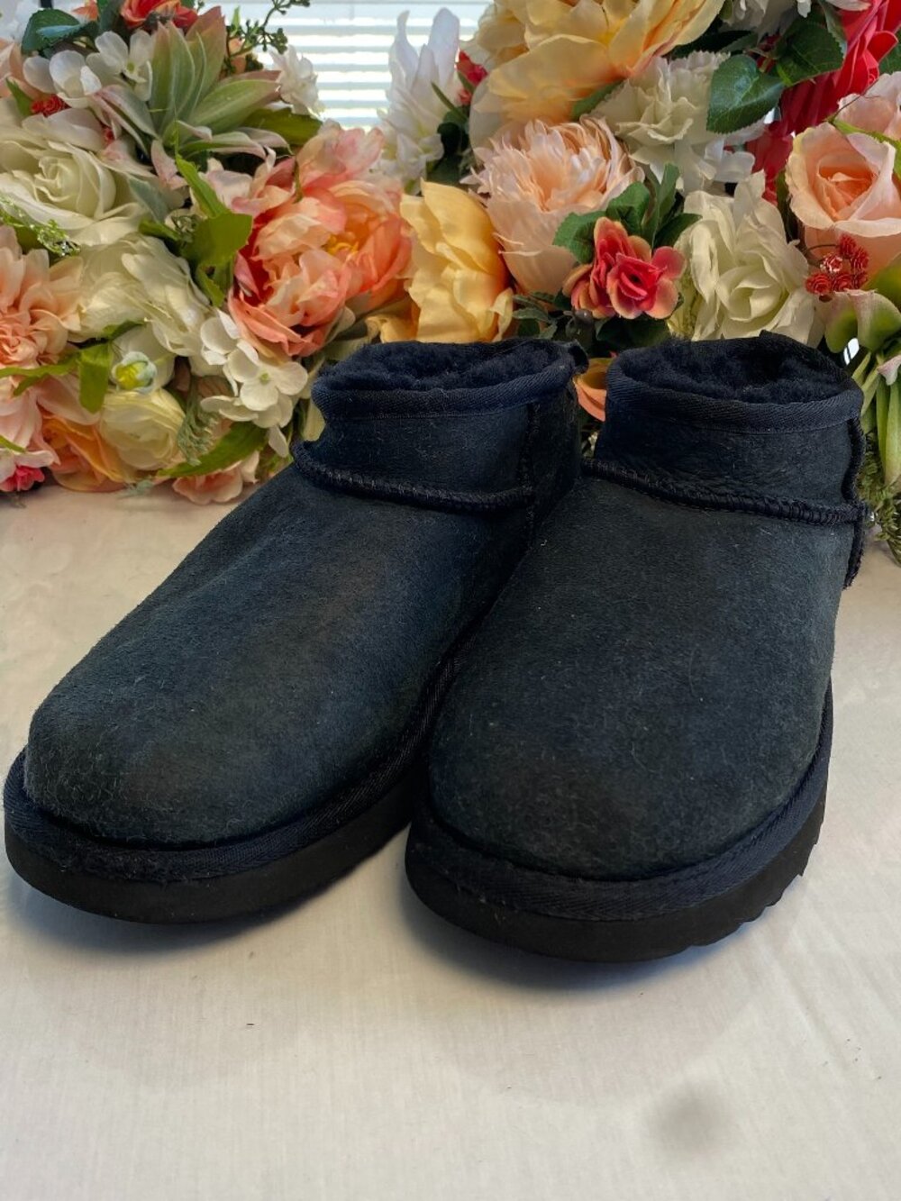 UGG Classic Ultra Mini 1116109 Sheepskin Suede Ankle Boots Black Women’s Size 8